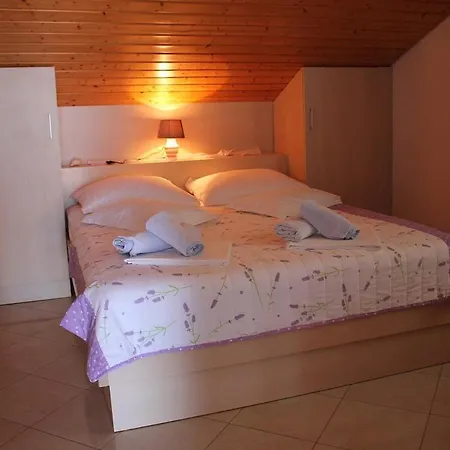 Five Complex In Casa de hóspedes Makarska